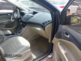 2013 Ford Escape SE z VIN 1FMCU0GX5DUD01376, wystawiony jako IAAI lot #42671948 z przebiegiem 200 724 mil mil oraz . Historia ofert i sprzedaży dostępna na DreamBid. Obrazek 5.