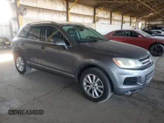 2013 Volkswagen Touareg Lux с VIN WVGEF9BP9DD003735, выставлен на аукционе Copart как лот 58852315 с пробегом 138 223 миль миль и Списание • Salvage title. История ставок и продаж доступна на DreamBid. Изображение 4.