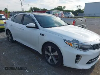 2016 Kia Optima SX Turbo z VIN 5XXGW4L20GG016368, wystawiony jako IAAI lot #42610152 z przebiegiem 165 525 mil mil oraz . Historia ofert i sprzedaży dostępna na DreamBid. Obrazek 13.