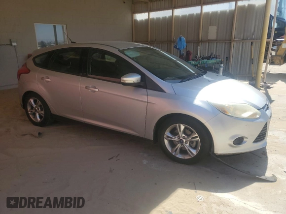 2014 Ford Focus SE z VIN 1FADP3K29EL239636, wystawiony jako Copart lot #59054945 z przebiegiem 130 960 mil mil oraz Czysty tytuł • Clean title. Historia ofert i sprzedaży dostępna na DreamBid. Obrazek 4.