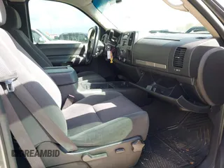 2007 Chevrolet Silverado 1500 LT w/1LT with VIN 2GCEC19J771721896, listed as a IAAI auction lot 41703914 with 217,121 mi miles. Bid and sale history available at carsss.com. Image 5.