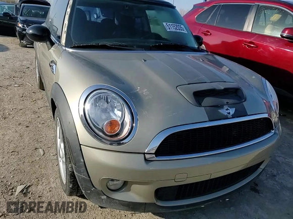 2009 MINI Hardtop S with VIN WMWMF73529TW82713, listed as a Copart auction lot 51152035 with 170,954 mi miles and Salvage title. Bid and sale history available at DreamBid. Image 12.