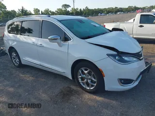 2017 Chrysler Pacifica Limited z VIN 2C4RC1GG9HR514681, wystawiony jako IAAI lot #42268035 z przebiegiem 153 319 mil mil oraz . Historia ofert i sprzedaży dostępna na DreamBid. Obrazek 1.