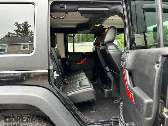 2015 Jeep Wrangler Unlimited Rubicon z VIN 1C4BJWFG2FL541572, wystawiony jako Copart lot #61723875 z przebiegiem 163 169 mil mil oraz Czysty tytuł • Clean title. Historia ofert i sprzedaży dostępna na DreamBid. Obrazek 9.