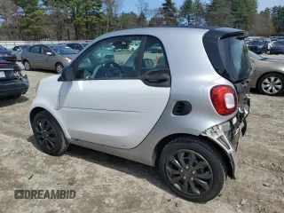 2016 Smart fortwo Passion z VIN WMEFJ5DAXGK123943, wystawiony jako Copart lot #51904865 z przebiegiem 69 821 mil mil oraz Szkody całkowita. Historia ofert i sprzedaży dostępna na DreamBid. Obrazek 2.