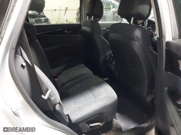 2017 Kia Sorento LX with VIN 5XYPGDA31HG323621, listed as a IAAI auction lot 41548520 with 96,692 mi miles. Bid and sale history available at carsss.com. Image 8.