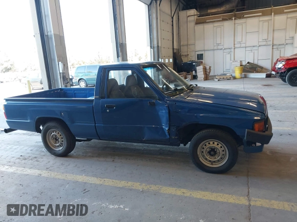 1985 Toyota Pickup z VIN JT4RN50RXF0083921, wystawiony jako IAAI lot #42029838 z przebiegiem 249 994 mil mil oraz . Historia ofert i sprzedaży dostępna na DreamBid. Obrazek 13.