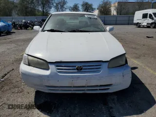 1998 Toyota Camry LE z VIN JT2BF28K3W0115122, wystawiony jako Copart lot #52645095 z przebiegiem 361 549 mil mil oraz Szkoda całkowita • Salvage title. Historia ofert i sprzedaży dostępna na DreamBid. Obrazek 5.