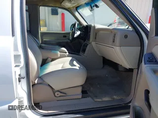 2003 GMC Yukon SLT with VIN 1GKEC13Z33R171861, listed as a IAAI auction lot 41739226 with 230,139 mi miles. Bid and sale history available at carsss.com. Image 5.