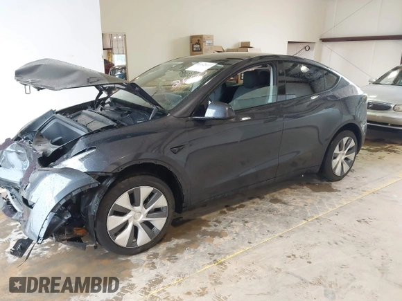 2024 Tesla Model Y с VIN 7SAYGDED4RF072600, выставлен на аукционе IAAI как лот 42242977 с пробегом 8 208 миль миль и . История ставок и продаж доступна на DreamBid. Изображение 17.