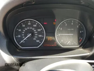 2011 BMW 1 Series 128i z VIN WBAUP9C56BVL89593, wystawiony jako Copart lot #57332945 z przebiegiem 177 265 mil mil oraz Szkody całkowita. Historia ofert i sprzedaży dostępna na DreamBid. Obrazek 9.