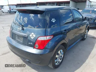 2006 Scion xA z VIN JTKKT624860159143, wystawiony jako IAAI lot #42209647 z przebiegiem 206 949 mil mil oraz . Historia ofert i sprzedaży dostępna na DreamBid. Obrazek 4.