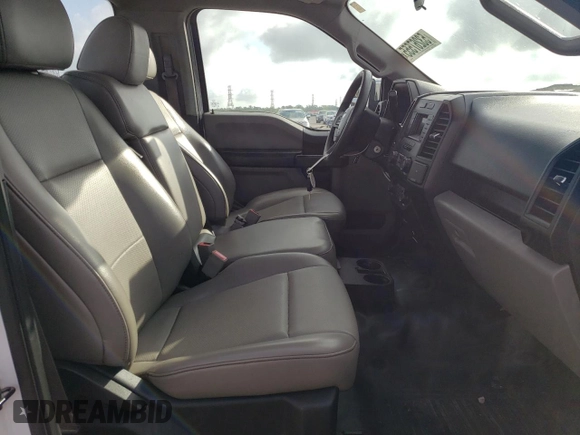 2018 Ford F-150 XL z VIN 1FTMF1CB5JKF66938, wystawiony jako Copart lot #53267555 z przebiegiem 89 692 mil mil oraz Szkoda całkowita • Salvage title. Historia ofert i sprzedaży dostępna na DreamBid. Obrazek 10.