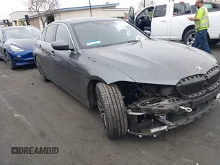 2022 BMW 3 Series 330i z VIN 3MW5R1J01N8C33802, wystawiony jako IAAI lot #41856666 z przebiegiem 41 095 mil mil oraz . Historia ofert i sprzedaży dostępna na DreamBid. Obrazek 1.