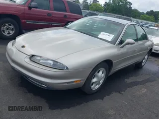 1997 Oldsmobile Aurora z VIN 1G3GR62CXV4121200, wystawiony jako IAAI lot #42277003 z przebiegiem 198 048 mil mil oraz . Historia ofert i sprzedaży dostępna na DreamBid. Obrazek 2.