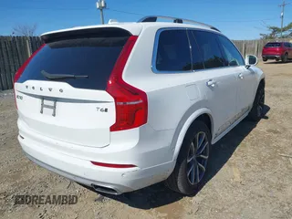 2017 Volvo XC90 Momentum with VIN YV4A22PK4H1171533, listed as a IAAI auction lot 41876321 with 136,906 mi miles. Bid and sale history available at carsss.com. Image 4.
