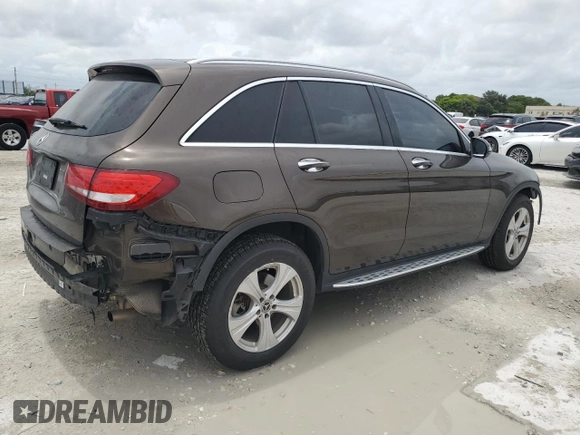 2018 Mercedes-Benz GLC 300 z VIN WDC0G4JBXJV060367, wystawiony jako Copart lot #64469195 z przebiegiem 105 569 mil mil oraz Szkoda całkowita • Salvage title. Historia ofert i sprzedaży dostępna na DreamBid. Obrazek 3.