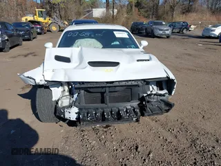 2019 Dodge Challenger R/T Scat Pack z VIN 2C3CDZFJ8KH662417, wystawiony jako IAAI lot #41880921 z przebiegiem 40 314 mil mil oraz . Historia ofert i sprzedaży dostępna na DreamBid. Obrazek 6.