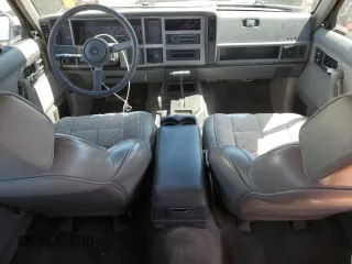 1992 Jeep Cherokee with VIN 1J4FJ58S0NL140995, listed as a Copart auction lot 56705875 with 253,657 mi miles and Salvage title. Bid and sale history available at DreamBid. Image 8.