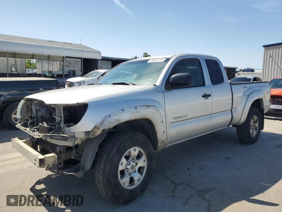 2010 Toyota Tacoma z VIN 5TEUU4EN1AZ740210, wystawiony jako Copart lot #58001235 z przebiegiem 126 682 mil mil oraz Szkoda całkowita • Salvage title. Historia ofert i sprzedaży dostępna na DreamBid. Obrazek 1.