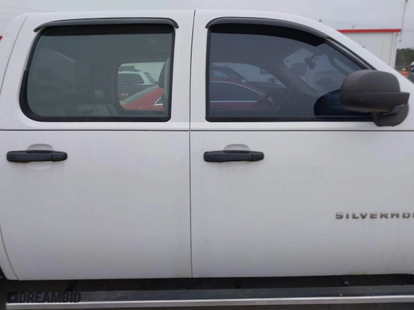 2007 Chevrolet Silverado 1500 LT w/1LT with VIN 2GCEC13C971658729, listed as a IAAI auction lot 41511701 with 132,555 mi miles. Bid and sale history available at carsss.com. Image 13.