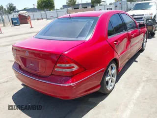 2006 Mercedes-Benz C 230 Sport z VIN WDBRF52H76A911207, wystawiony jako IAAI lot #42520213 z przebiegiem 238 202 mil mil oraz . Historia ofert i sprzedaży dostępna na DreamBid. Obrazek 4.