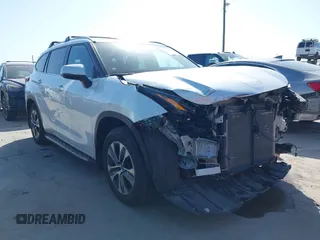 2022 Toyota Highlander XLE z VIN 5TDGZRAH4NS552358, wystawiony jako IAAI lot #42017088 z przebiegiem 39 396 mil mil oraz . Historia ofert i sprzedaży dostępna na DreamBid. Obrazek 1.