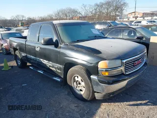 2000 GMC New Sierra 1500 SL with VIN 2GTEC19VXY1378408, listed as a IAAI auction lot 41385643 with 267,139 mi miles. Bid and sale history available at carsss.com. Image 1.