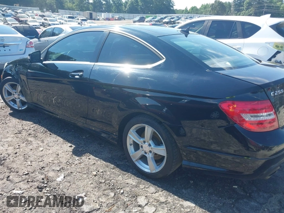2013 Mercedes-Benz C 250 z VIN WDDGJ4HB7DG012481, wystawiony jako IAAI lot #39663837 z przebiegiem 145 884 mil mil oraz . Historia ofert i sprzedaży dostępna na DreamBid. Obrazek 14.