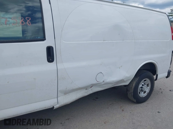 2018 Chevrolet Express Cargo with VIN 1GCWGAFPXJ1174685, listed as a IAAI auction lot 42577588 with 54,673 mi miles and . Bid and sale history available at DreamBid. Image 6.