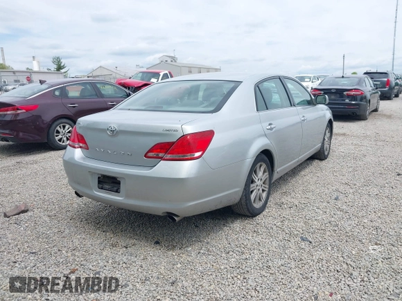 2007 Toyota Avalon XL z VIN 4T1BK36B77U198619, wystawiony jako IAAI lot #42204373 z przebiegiem 348 721 mil mil oraz . Historia ofert i sprzedaży dostępna na DreamBid. Obrazek 4.