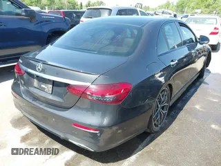 2021 Mercedes-Benz E 350 z VIN W1KZF8DB5MB001483, wystawiony jako IAAI lot #42030736 z przebiegiem Nie podano mil oraz . Historia ofert i sprzedaży dostępna na DreamBid. Obrazek 4.
