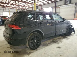 2022 Volkswagen Tiguan SE R-Line Black with VIN 3VVCB7AX1NM140818, listed as a Copart auction lot 71376004 with 29,190 mi miles and Salvage title. Bid and sale history available at DreamBid. Image 3.