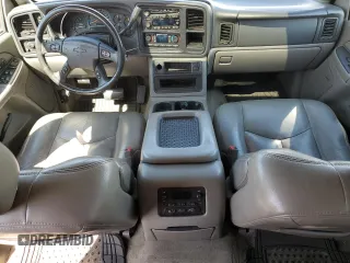 2004 Chevrolet Suburban LT with VIN 3GNFK16T24G168520, listed as a Copart auction lot 64969795 with 215,145 mi miles and Salvage title. Bid and sale history available at DreamBid. Image 8.