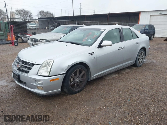 2010 Cadillac STS AWD z VIN 1G6DU6EV4A0114410, wystawiony jako IAAI lot #41301240 z przebiegiem 120 023 mil mil oraz . Historia ofert i sprzedaży dostępna na DreamBid. Obrazek 2.