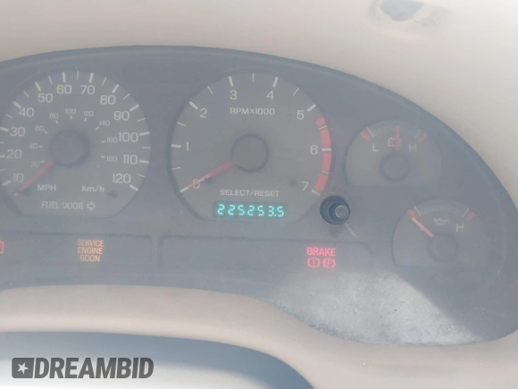 2000 Ford Mustang z VIN 1FAFP4444YF228124, wystawiony jako IAAI lot #42456191 z przebiegiem 225 253 mil mil oraz . Historia ofert i sprzedaży dostępna na DreamBid. Obrazek 7.