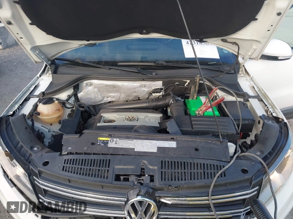 2013 Volkswagen Tiguan SE with VIN WVGAV7AX5DW545202, listed as a IAAI auction lot 42318584 with 91,556 mi miles and . Bid and sale history available at DreamBid. Image 10.
