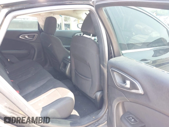 2015 Chrysler 200 Limited с VIN 1C3CCCABXFN538176, выставлен на аукционе IAAI как лот 42423397 с пробегом Не указан миль и . История ставок и продаж доступна на DreamBid. Изображение 8.