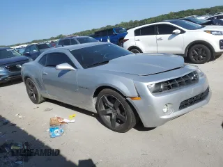 2013 Chevrolet Camaro LT z VIN 2G1FB1E31D9113862, wystawiony jako Copart lot #70308254 z przebiegiem Nie podano mil oraz Szkoda całkowita • Salvage title. Historia ofert i sprzedaży dostępna na DreamBid. Obrazek 4.
