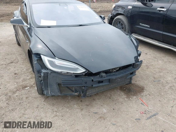 2017 Tesla Model S 100D z VIN 5YJSA1E27HF208282, wystawiony jako IAAI lot #41362736 z przebiegiem 173 162 mil mil oraz . Historia ofert i sprzedaży dostępna na DreamBid. Obrazek 6.