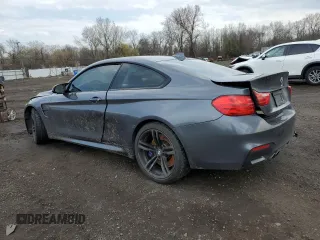 2015 BMW M4 z VIN WBS3R9C57FK329427, wystawiony jako Copart lot #53252995 z przebiegiem 94 039 mil mil oraz Szkody całkowita. Historia ofert i sprzedaży dostępna na DreamBid. Obrazek 2.
