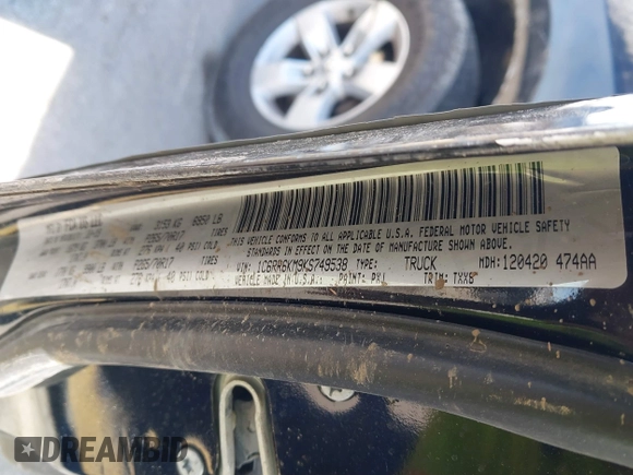 2019 Ram 1500 Tradesman z VIN 1C6RR6KM9KS749538, wystawiony jako IAAI lot #41743266 z przebiegiem 164 161 mil mil oraz . Historia ofert i sprzedaży dostępna na DreamBid. Obrazek 9.