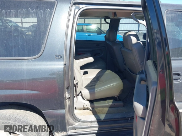 2004 Chevrolet Suburban LS with VIN 3GNEC16Z24G269957, listed as a IAAI auction lot 41739190 with 269,891 mi miles. Bid and sale history available at carsss.com. Image 8.