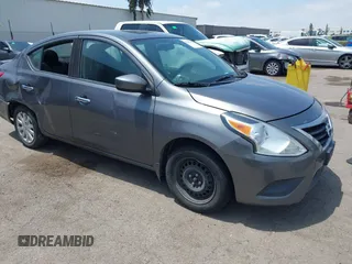 2017 Nissan Versa S Plus z VIN 3N1CN7APXHL901607, wystawiony jako IAAI lot #42249598 z przebiegiem 177 985 mil mil oraz . Historia ofert i sprzedaży dostępna na DreamBid. Obrazek 1.