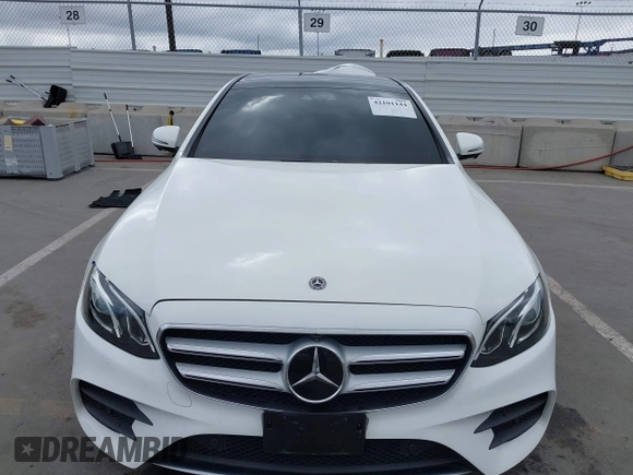 2019 Mercedes-Benz E 300 z VIN WDDZF4JB9KA611936, wystawiony jako IAAI lot #42101144 z przebiegiem 82 805 mil mil oraz . Historia ofert i sprzedaży dostępna na DreamBid. Obrazek 12.