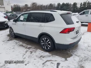 2022 Volkswagen Tiguan S with VIN 3VV0B7AX2NM125909, listed as a IAAI auction lot 41219381 with 40,886 mi miles. Bid and sale history available at carsss.com. Image 3.