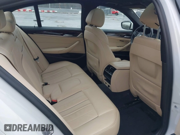 2018 BMW 5 Series 530i xDrive z VIN WBAJA7C52JWC75823, wystawiony jako IAAI lot #41544671 z przebiegiem 138 327 mil mil oraz . Historia ofert i sprzedaży dostępna na DreamBid. Obrazek 8.