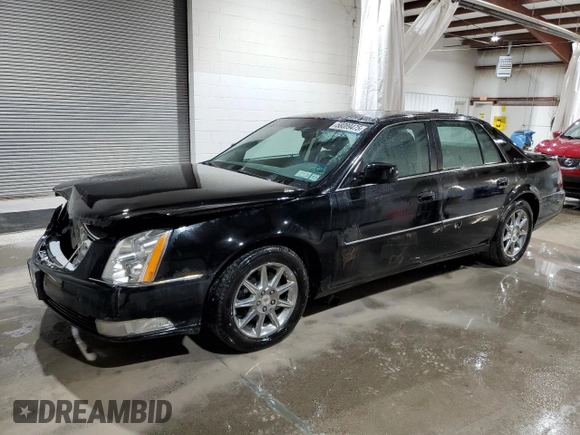2010 Cadillac DTS 1SC z VIN 1G6KD5EY7AU128077, wystawiony jako Copart lot #58089475 z przebiegiem 203 830 mil mil oraz Szkody całkowita. Historia ofert i sprzedaży dostępna na DreamBid. Obrazek 1.