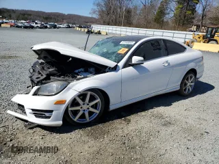 2013 Mercedes-Benz C 250 z VIN WDDGJ4HB4DF965560, wystawiony jako Copart lot #47446645 z przebiegiem 179 230 mil mil oraz Szkoda całkowita • Salvage title. Historia ofert i sprzedaży dostępna na DreamBid. Obrazek 1.