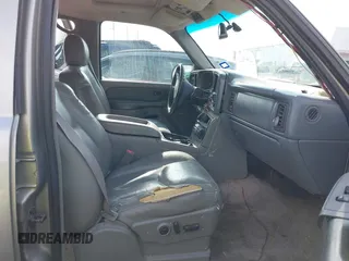2003 Chevrolet Suburban Z71 with VIN 3GNFK16Z43G112291, listed as a IAAI auction lot 42148059 with Not Provided miles. Bid and sale history available at carsss.com. Image 5.
